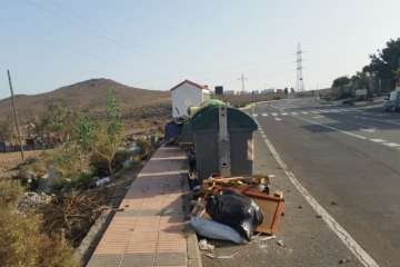 Restos de material con amianto en diversos puntos del municipio (Foto TA)